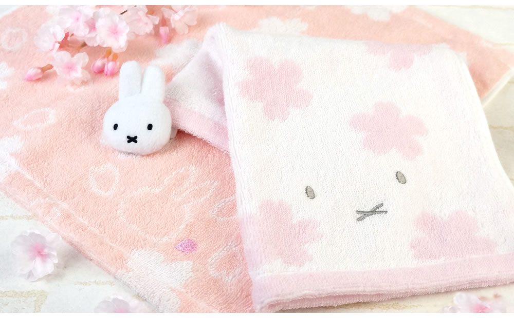 ウォッシュタオル2枚・ぬいぐるみバッチ・おむつでできているので、実用性もバッチリ