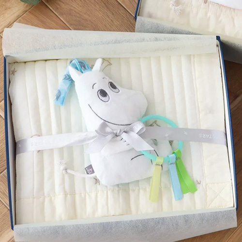 出産祝い 名入れ ムーミンキルケット・カシャカシャトイセット