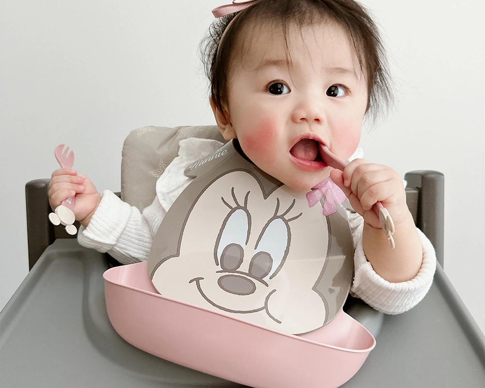 可愛くて実用的なお食事スタイ