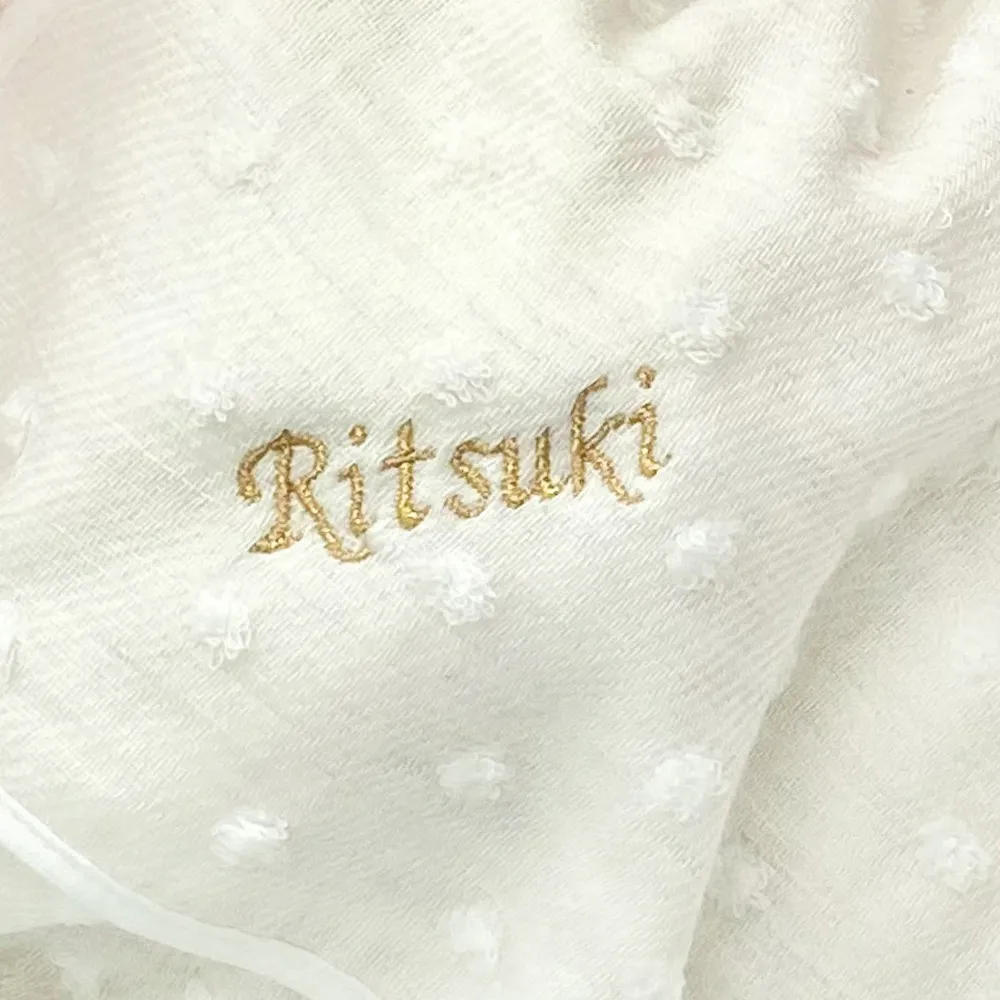 【出産祝い おくるみ】名前入りナチュラルドットフード付バスタオル 一点一点丁寧に心を込めたお名前刺繍を入れて特別感をプラス