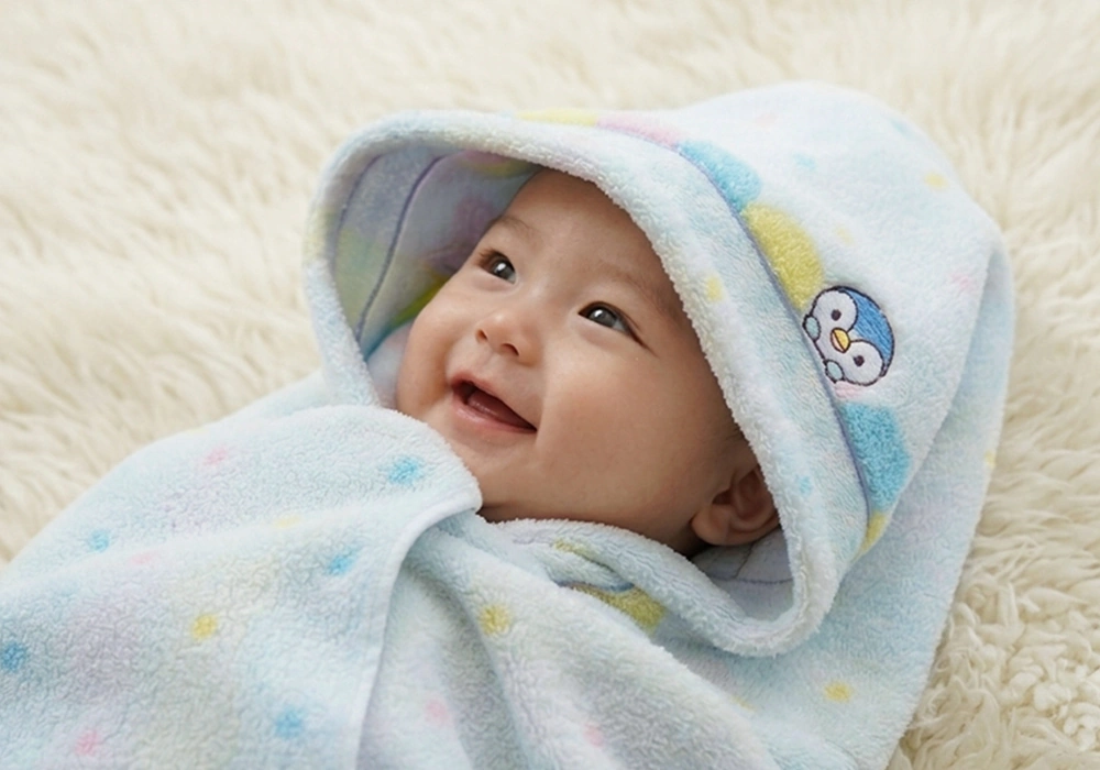頭からすっぽり包めるフード付き