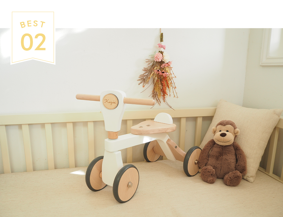 1歳誕生日プレゼントにおすすめなおしゃれな木製の乗り物名入れファーストウッディバイク